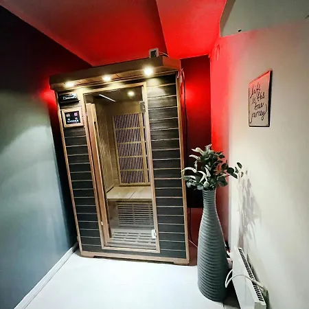 Middle Of The Town -billiard And Sauna At Bertis 15 شقة